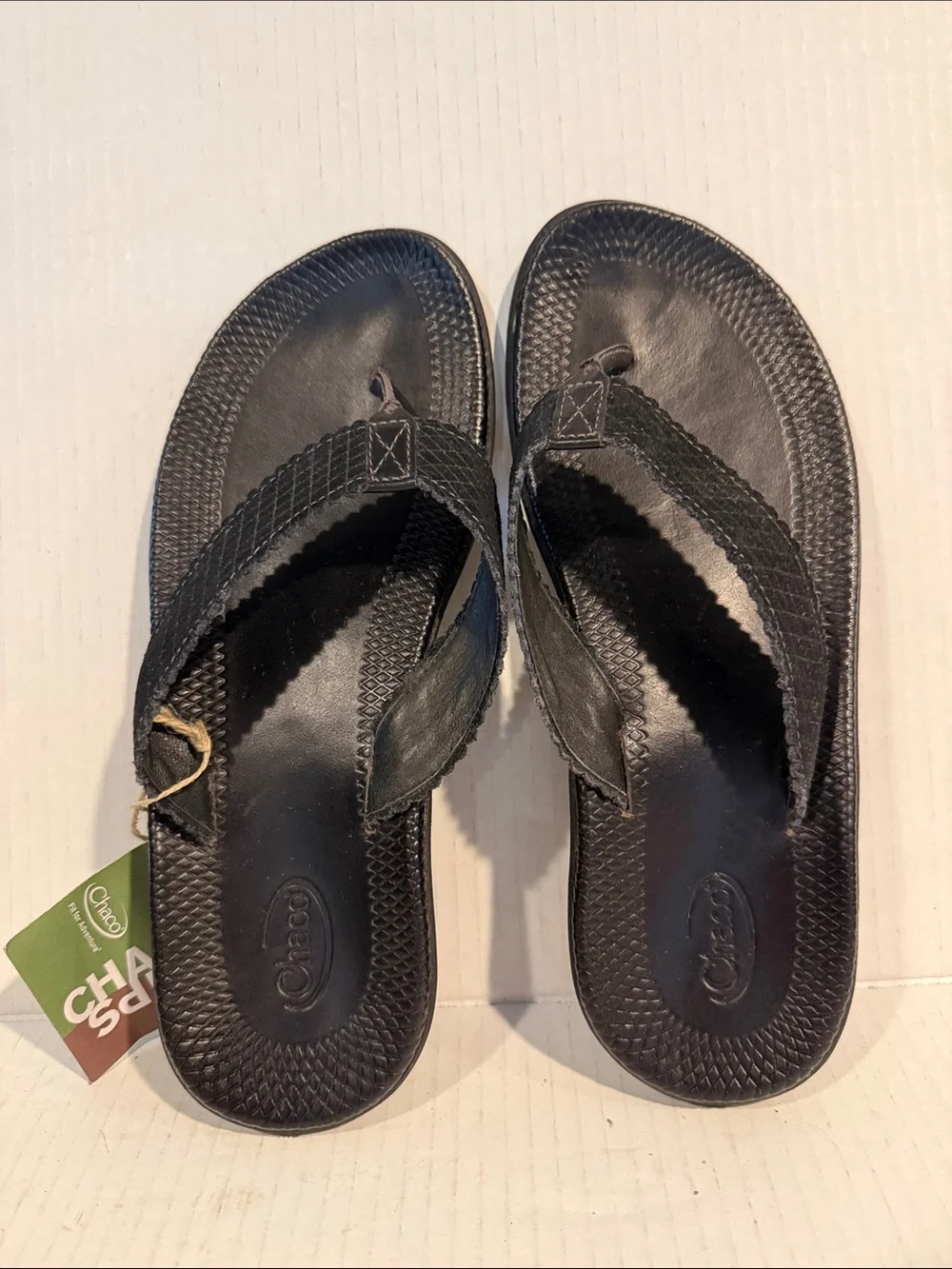 NWT - CHACO WOMEN’S BLACK LEATHER COMFORT FLIP FLOPS SANDALS (sz 9)